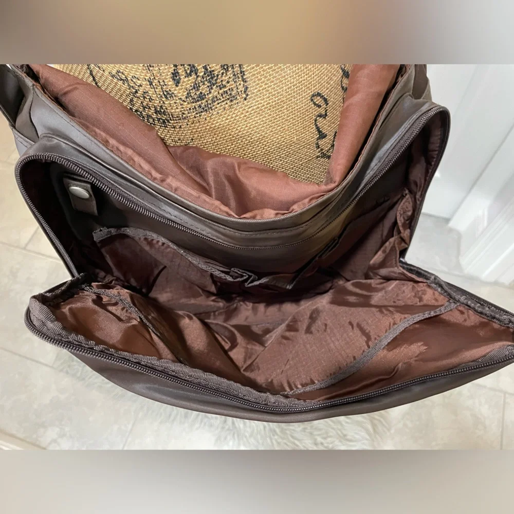 Kenneth Cole Reaction Dark Brown Messenger Bag